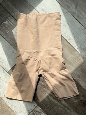SPANX High-Waist Shaping  shorts- Beige XL